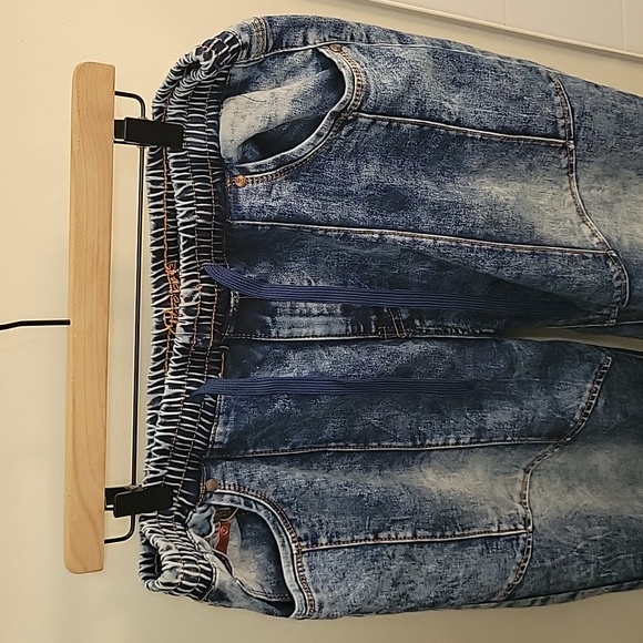 Stonewashed Denim Cropped Jeans - Picture 4 of 6